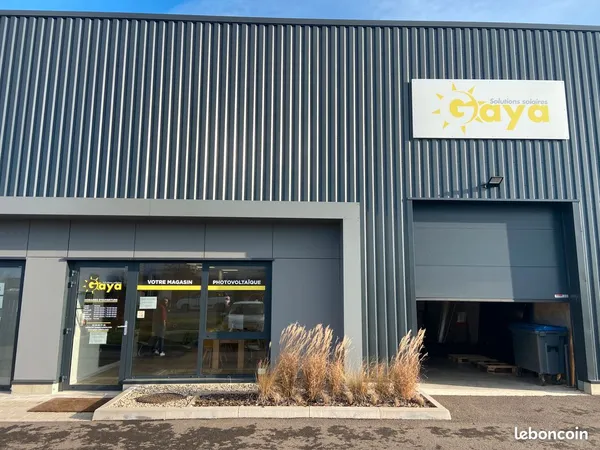 Local d'activité entièrement aménagé 153 m² + mezzanine 