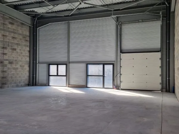 Local neuf 200m2 