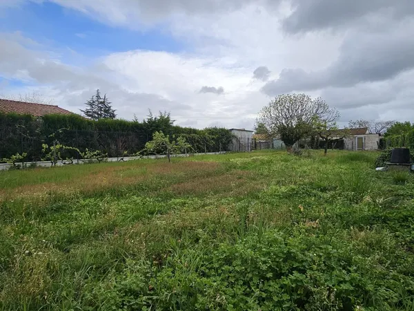 Terrain de 699m² à Ludon-Médoc 