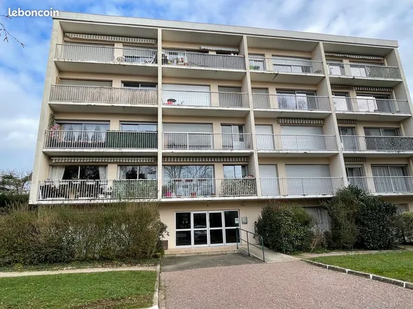 Appartement de 2 pièces principales dans Résidence 