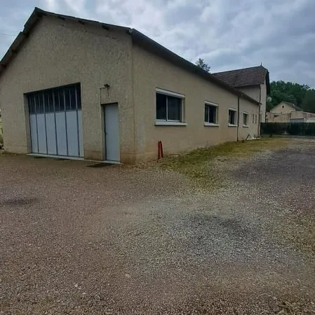 Local d'activité 245 m² 