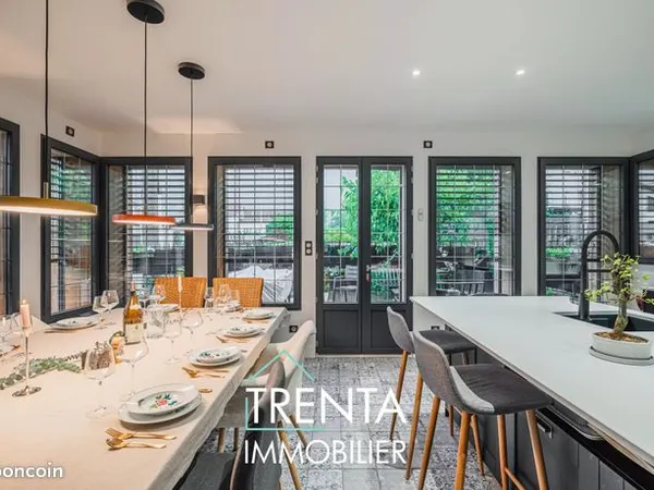 Maison 8 pièces 316 m² 