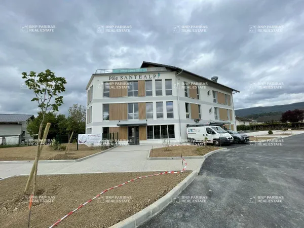 Local d'activité 71 m² 