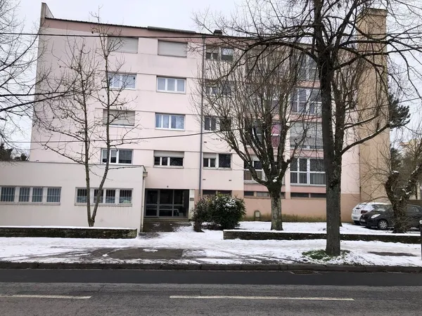 METZ 2 pièces avec parking privatif 