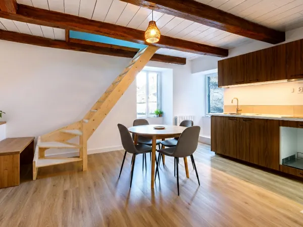 Guérande - Intra Muros- Superbe Type 2 en duplex rénové 