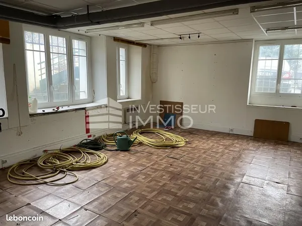 Local d'activité 76 m² 
