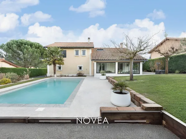 Élégante maison familiale avec piscine et prestations de stand 