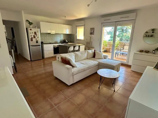 🏡 Appartement T3 rénové 59,5 m² avec grande terrasse et parking - Nîmes Ouest 