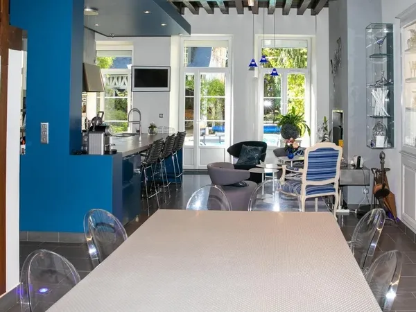 Maison 12 pièces 382 m² 