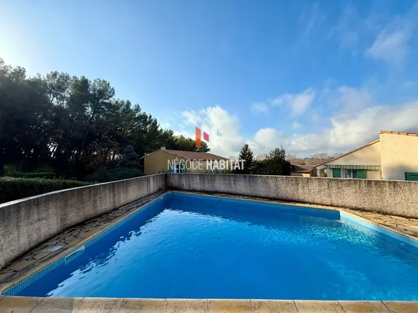 Belle villa d'architecte avec piscine proche commodités 