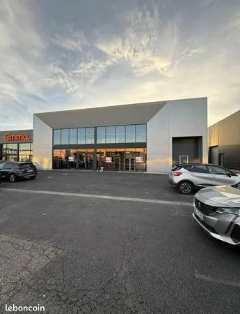 Local commercial 715 m² 