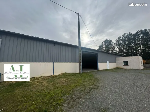 Local 570 m² Vaas 