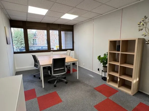 Bureau privé 15 m² - 4 postes - à Courbevoie (Avenue Marceau) 
