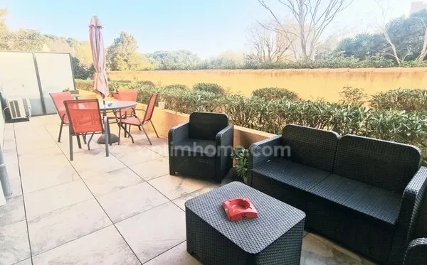 CONFORTABLE TERRASSE! 