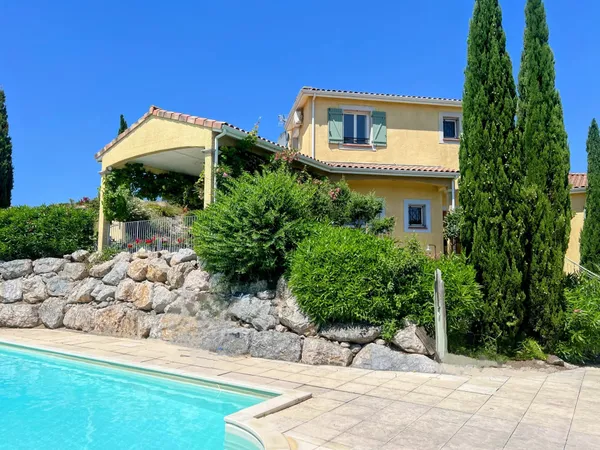 LIMOUX - Maison de luxe de 5 chambres avec vue imprenable et potentiel de développement 