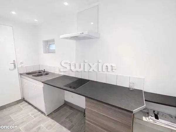 Studio 1 pièce 33 m² 