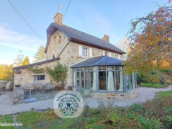 Entre BRICQUEBEC et CARTERET. Charmant ancien moulin, sans voisins avec piscine 