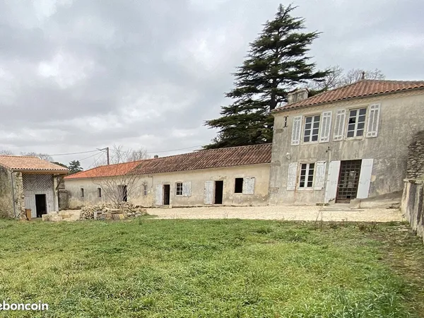 Propriété 6 pièces 336 m² 