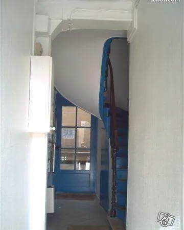 Studio de 15 m2 au 1er étage rue Claude decaen 12E 