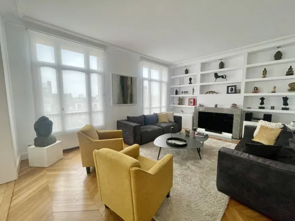 Appartement 4 pièces 151 m² 