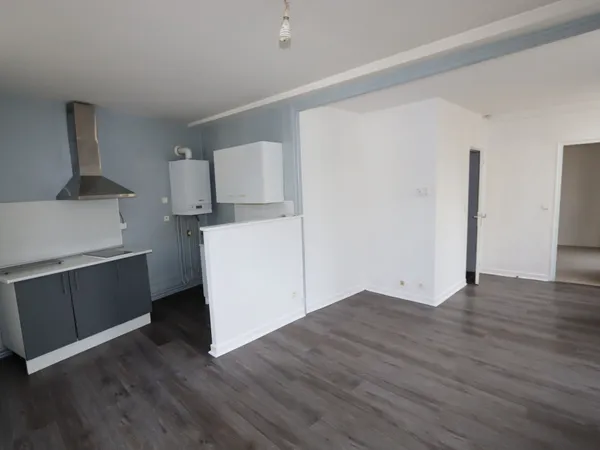 La Charité-Sur-Loire : grand appartement à louer 