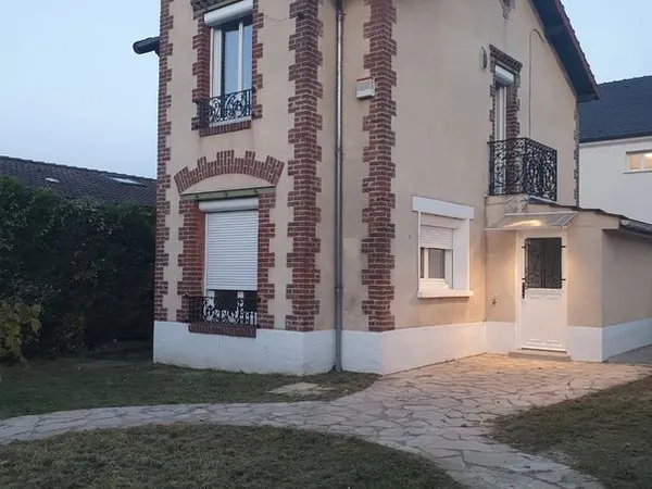 Maison à louer (grand F2) -45m²-1250 