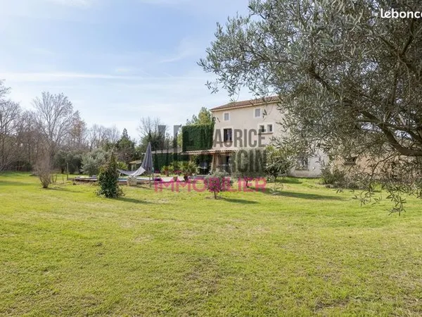 Maison 6 pièces 238 m² 