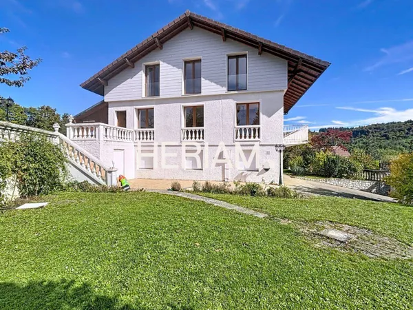 Villa 9 pièces 225 m² 