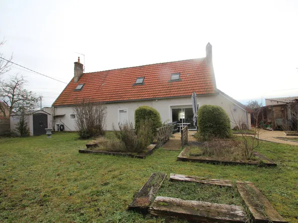 Sur l'axe Decize - Bourbon Lancy, maison d'habitation style 