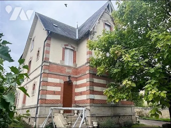 Maison 10 pièces 277 m² 