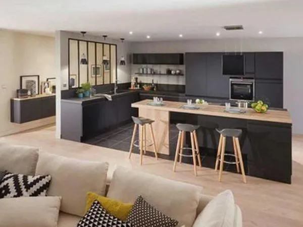 4 PIÈCES offrant 107.46m² de surface privative / Parking 