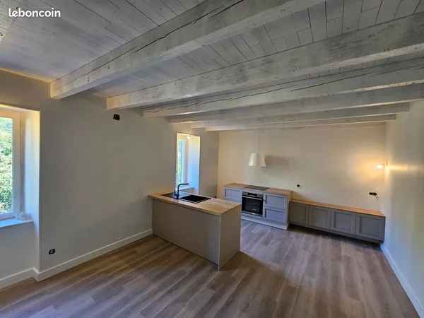 Location meublée entièrement rénovée coeur de village 