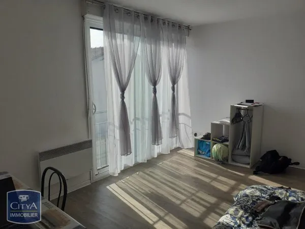 Studio 1 pièce 27 m² 