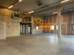 Bureau 692 m² 