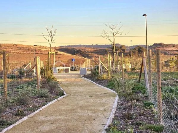 TERRAIN 765 M² CONSTRUCTIBLE et VIABILISE - Vue imprenable sur les Collines! A 12 mn de GIGNAC et 