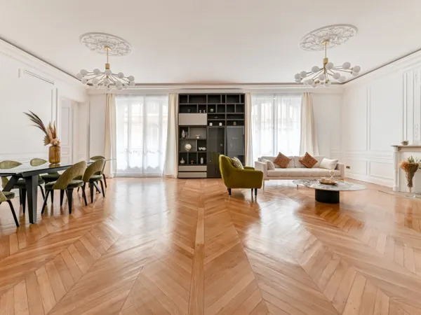 Appartement rénové et meublé 5 pièces 137m2 