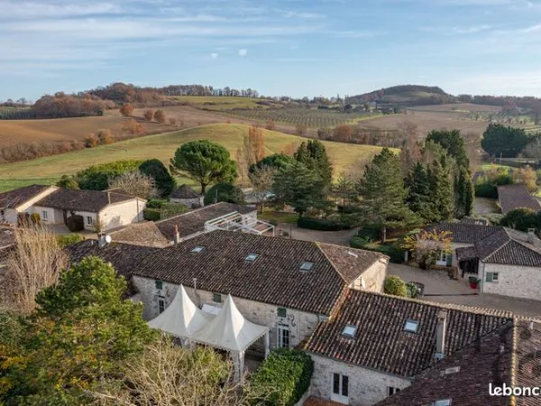 Maison 40 pièces 1600 m² 
