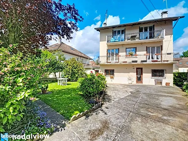 Studio 1 pièce 30 m² 
