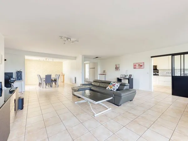 Maison de plain-pied 7 pièces 144 m² 
