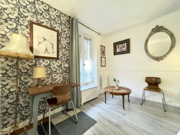 Appartement situe a la Porte de Paris