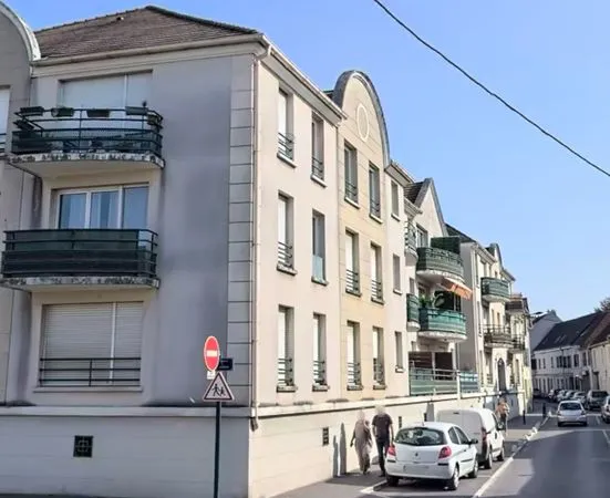 Studio avec balcon + box 