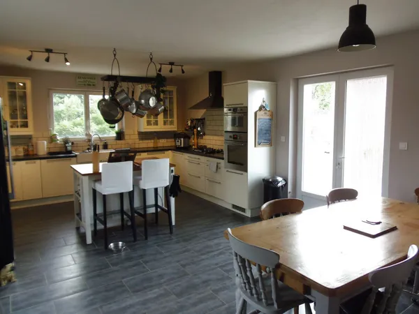 Maison de plain-pied de 120m2 avec trois chambres sur 3598m2 terrain, Saint-Fort-sur-Gironde 