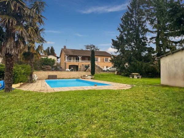 Maison 8 pièces 216 m² 