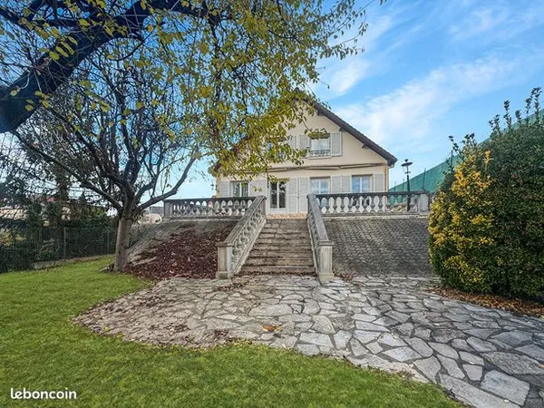 Maison 8 pièces 205 m² 
