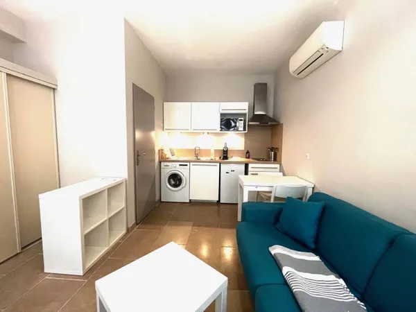 Studio 1 pièce 18 m² 