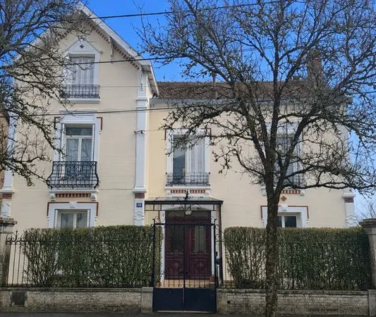Maison 8 pièces 180 m² 