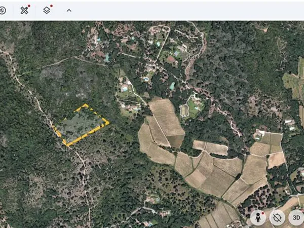 Ramatuelle - vaste terrain en zone naturelle, proche route des plages 