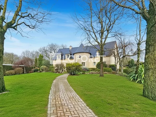 Maison 9 pièces 255 m² 