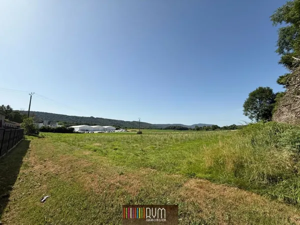 Terrain constructible 1743m² viabilisé 