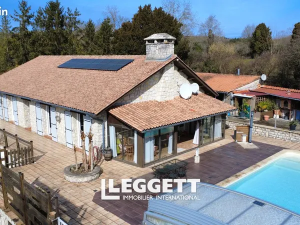 Maison 9 pièces 240 m² 